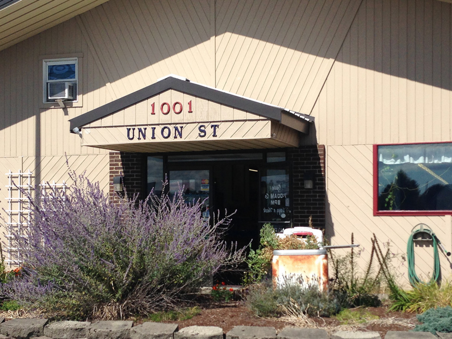 SERVICES Bangor, ME Union Street Laundromat & Dry Cleaners